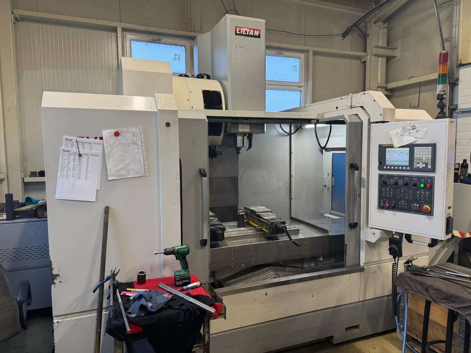 LILIAN SV-105 CNC Vertikální Obráběcí Centrum