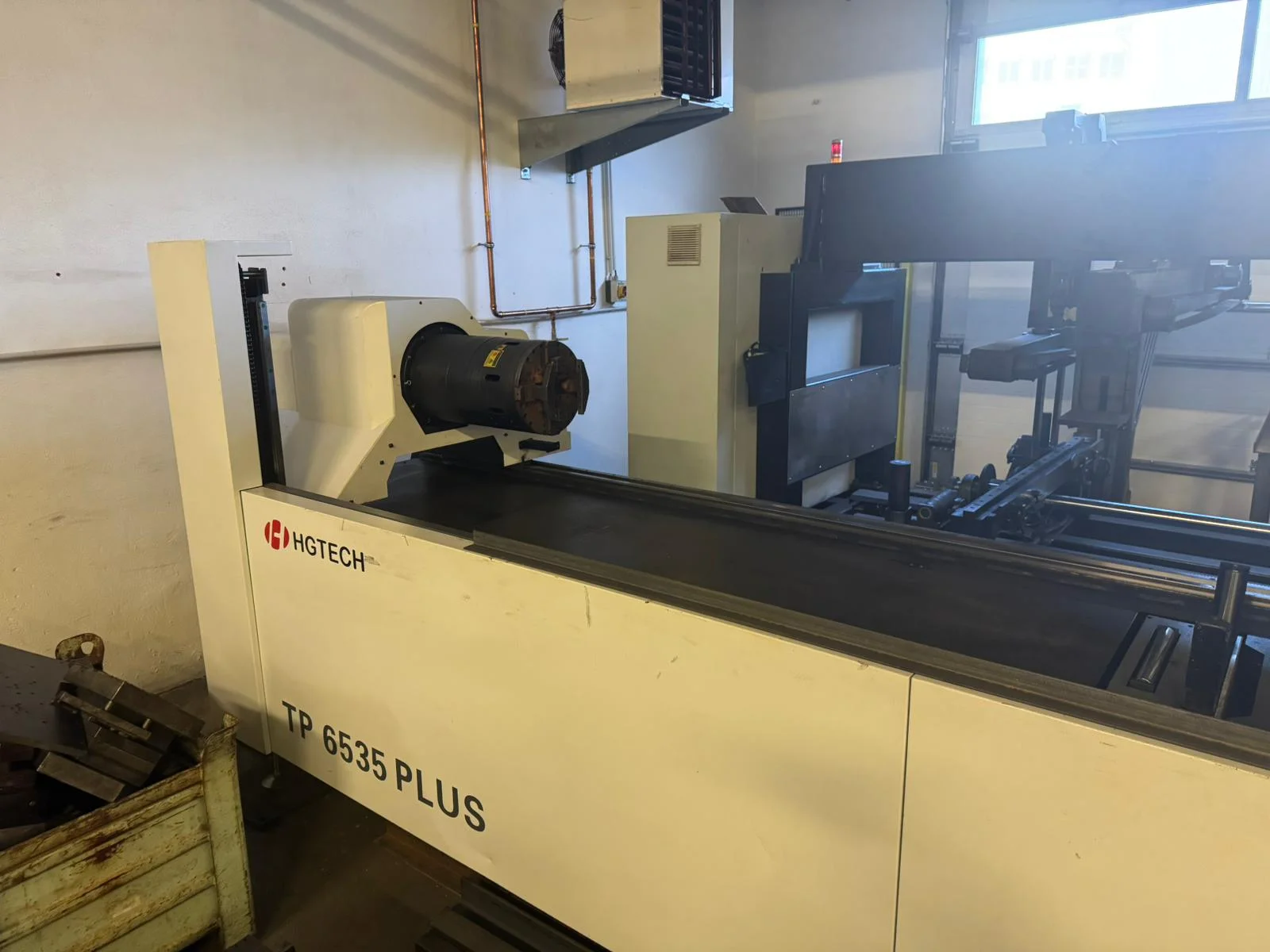 CNC laser na trubky HGTECH TP6535Plus