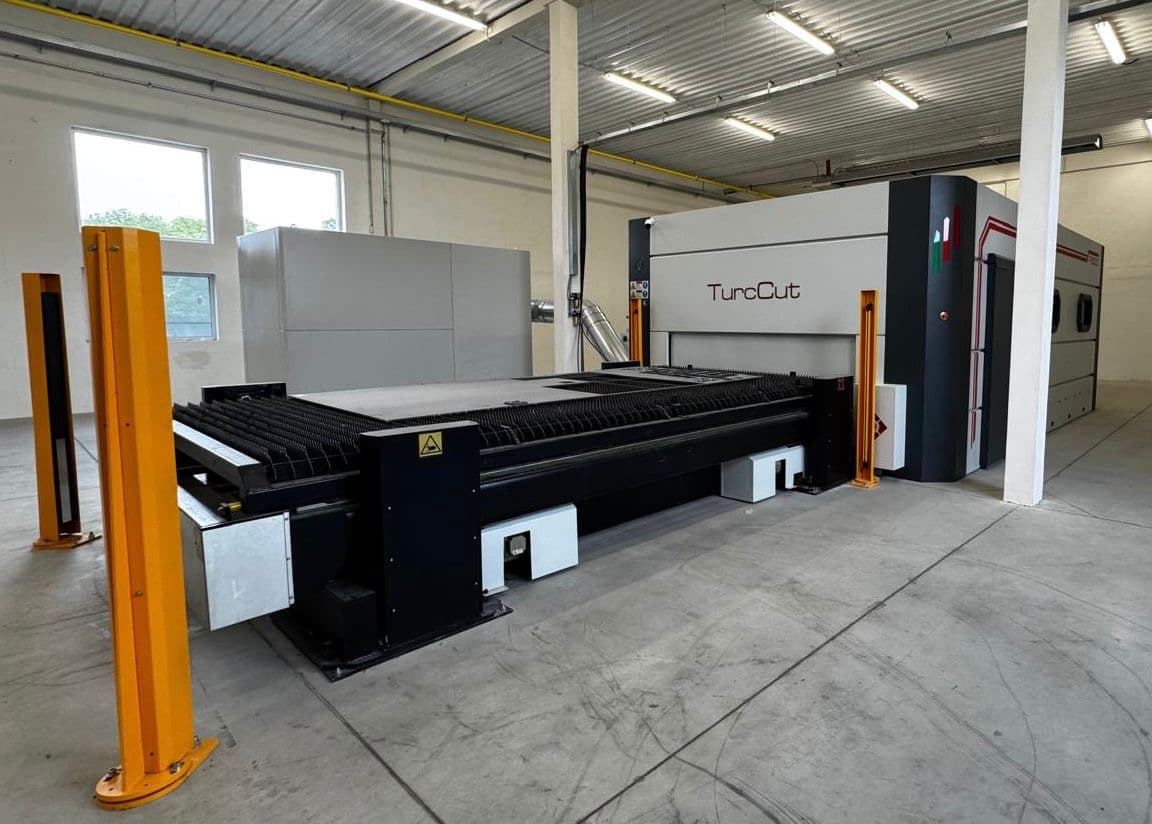 LaserISSE TurcCut F6000 Vláknový laserový řezací stroj 6 kW · CE certifikace · automatická výměna palet A/B